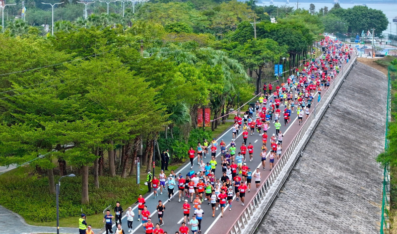 2024江門馬拉松賽開跑 碧道如畫 “邑”馬當(dāng)先